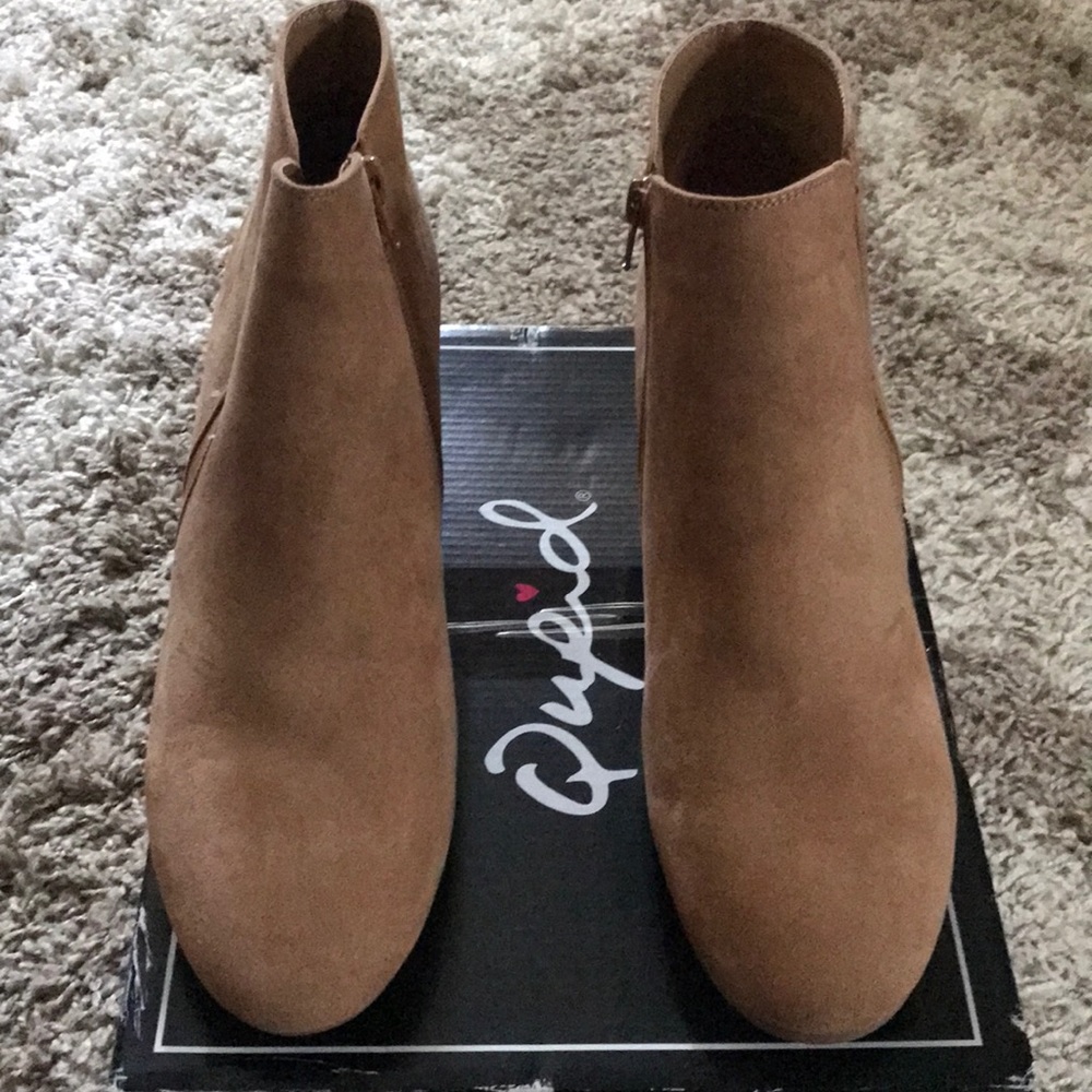 Suede ankle boots with inner zipper